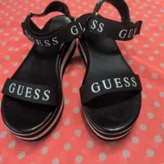 GUESS 厚底サンダル ブラックのサムネイル