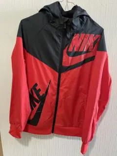 週末値下げ　Nike フード付きジャケット 赤黒