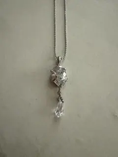 クリスタルペンダント シルバーネックレス　アクセサリー