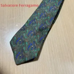 【美品】高級　フェラガモ　ネクタイ　イタリア製　シルク100% ブーツ柄　カーキ
