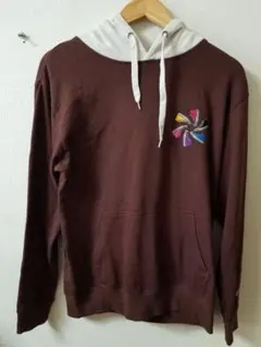 超美。CONVERSE薄手スウェットパーカー