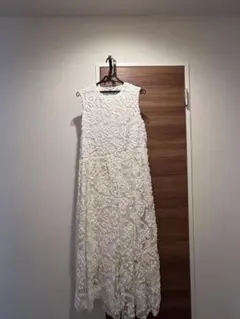 刺繍入りホワイトノースリーブロングワンピースのサムネイル
