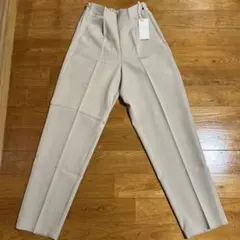 ✴︎新品未使用✴︎ベージュ プリーツ入りパンツ Sサイズ