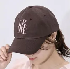 FORME ブラウン×ピンク 刺繍 キャップ 帽子のサムネイル