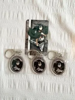 進撃の巨人　カラオケの鉄人　ミカサ キーホルダー3個とカードセット