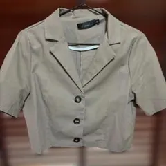 茶色　ショート丈 半袖シャツ