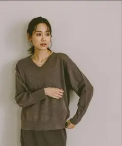 ふわふわHugmeVネックプルオーバー