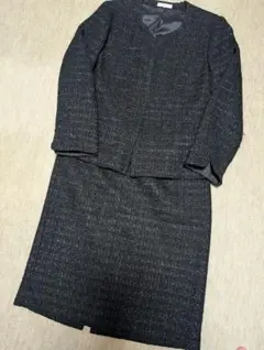 Aylesbury　黒ラメ　ノーカラージャケットスカートスーツ　15号