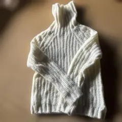 Saloon ホワイトタートルネックニット
