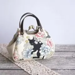 あおりがま口ポーチ*黒猫と牡丹×バニラ
