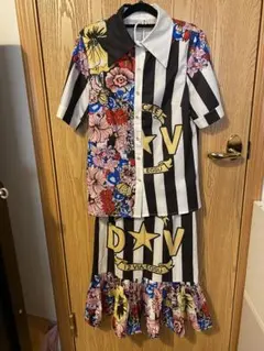 ★1回使用　VERSCAE ストライプ 花柄 セットアップ　シャツ　スカート