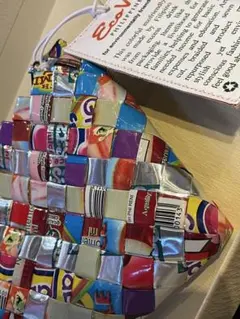 フィリピン ジュースパックから作られたエコポーチ Eco Vie