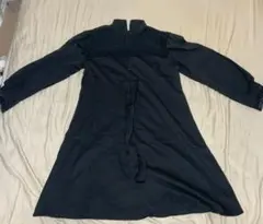 黒い長袖ワンピース ハイネック Aライン