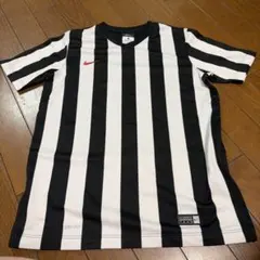 NIKE サッカーシャツ ストライプ ブラック/ホワイト　kidsのサムネイル
