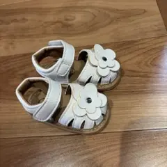 ホワイト 花の装飾 ベビーサンダル 11