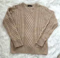 ケーブル編み★Vネックニット