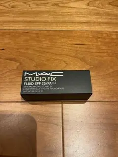 【未使用】MAC スタジオフルイッドファンデSPF25 NC11 PA++のサムネイル