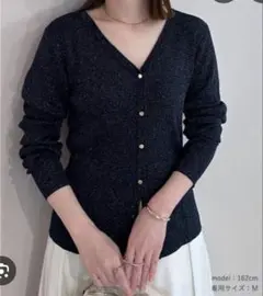ユアーズ　ラメVネックカーディガン　ネイビー　Mのサムネイル
