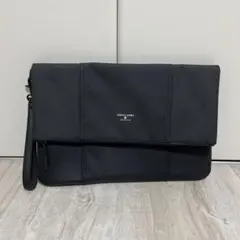 黒の合成皮革クラッチバッグ