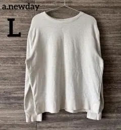 a.newday◎美品✨️スウェット 白 柄 長袖 L 海外古着