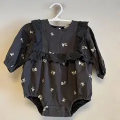 フリル付きブラックロンパース　80