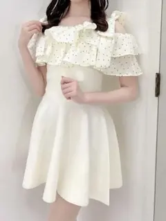 evelyn ドットフリルオフショルワンピース OPアイスグレー - メルカリ