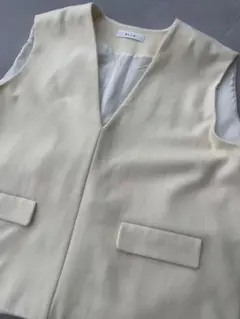 eLLA クリーム色 Vネック ベスト