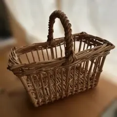 手編みの自然素材バスケット　高さ18cm 21×13cm