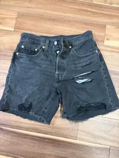 Levi's 501 ブラックショートパンツ ダメージ加工