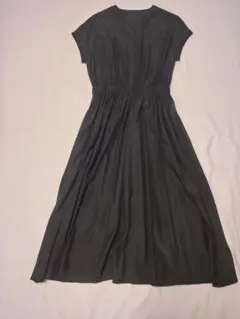 半袖ブラックワンピース