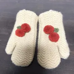 クリーム色ニット手袋 赤いポンポン付き　オーナメント　クリスマス