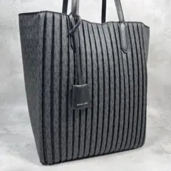 美品✨マイケルコース トートバッグ シグネチャー プリーツ A4 黒 チャーム付のサムネイル