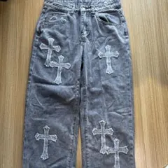 クロス刺繍入りダメージデニムパンツ