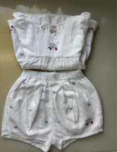 花柄の白い服　シャツとズボンセット