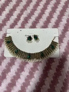 エメラルドグリーン ネックレスとイヤリングセット