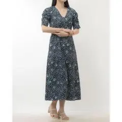 レイカズン　花柄ワンピース　ネイビー　vネック 半袖ワンピース ブルー