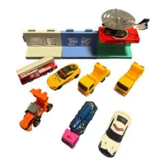 マクドナルドハッピーセット ミニカーセットと建物パーツ