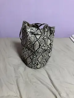 パイソン柄 バケットバッグ