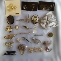 遺品整理　アクセサリー　ブローチまとめ