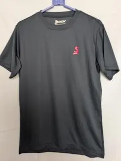 スリクソン　テニスウェア　Ｔシャツ　ユニセックスSです　使用回数少ないです