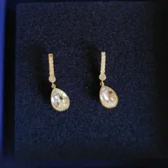 【お値下げ可】Swarovski ゴールドドロップ型ピアス