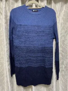 青グラデーションが綺麗なメンズニットセーター