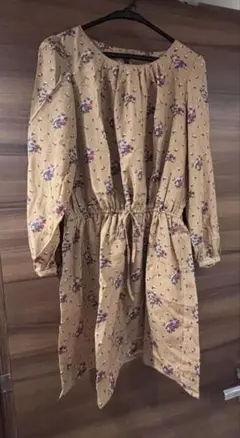 花柄ベージュ長袖ワンピース　earth music&ecology