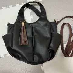 黒 タッセル付きショルダーバッグ