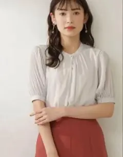 【美品】ナチュラルビューティーベーシック　ブラウスのサムネイル