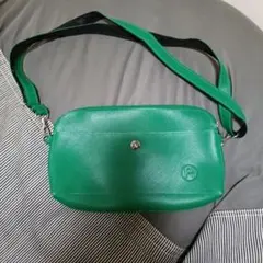 Pi グリーン合成皮革サコッシュ