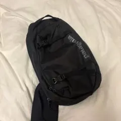 Patagonia アトム スリング ボディバッグ ブラック
