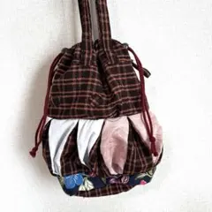 コロンとした形がかわいい　布製トートバッグ 多色使い ギャザー　巾着