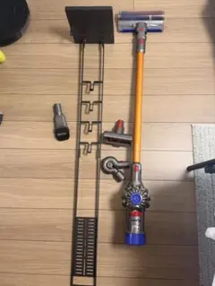 Dyson V8 Fluffy ダイソン コードレス掃除機 付属品多数 ジャンクのサムネイル