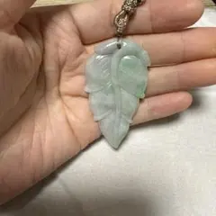 天然翡翠 葉っぱ彫刻 ペンダントトップ ネックレス